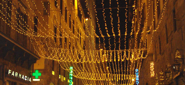 florence-holiday-lights-Kayla-Spelling-Street-art-festive